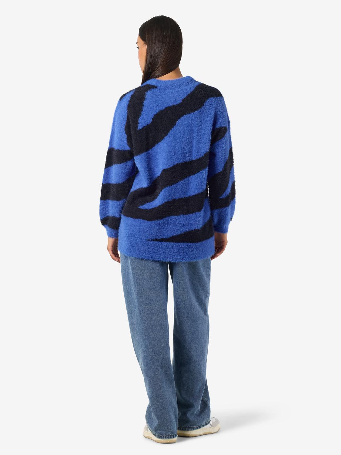 model_shot-front_full